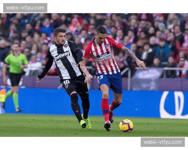 莱万特防守体系缺乏层次保护，第二落点控制能力严重不足